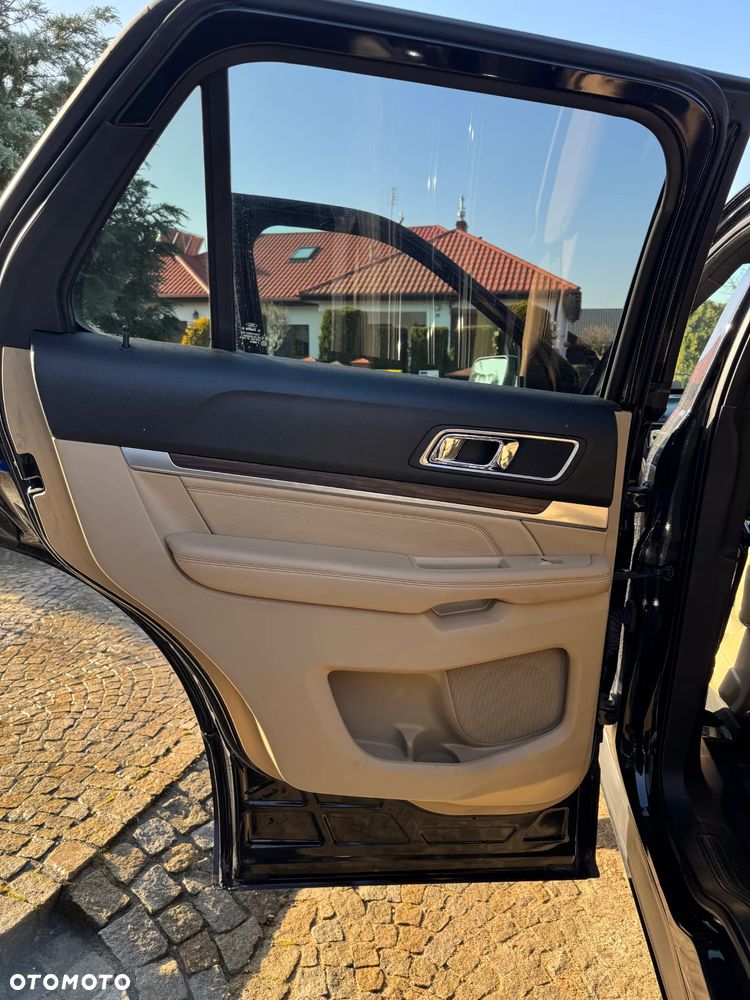 Ford Explorer - 21