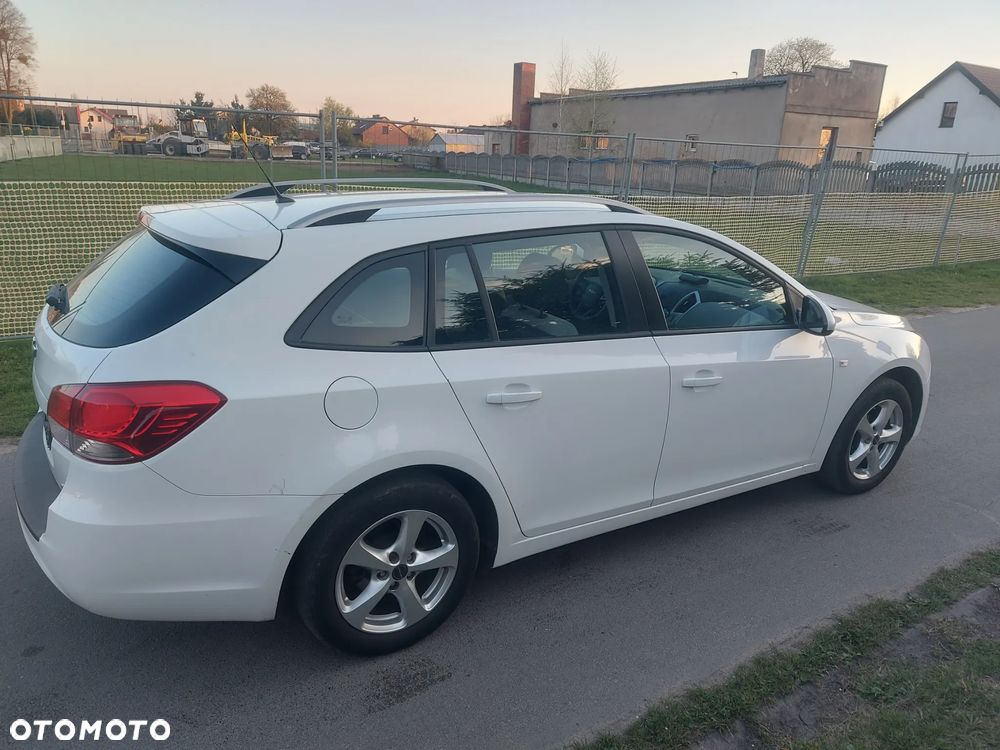 Chevrolet Cruze 1.6 LS - 6