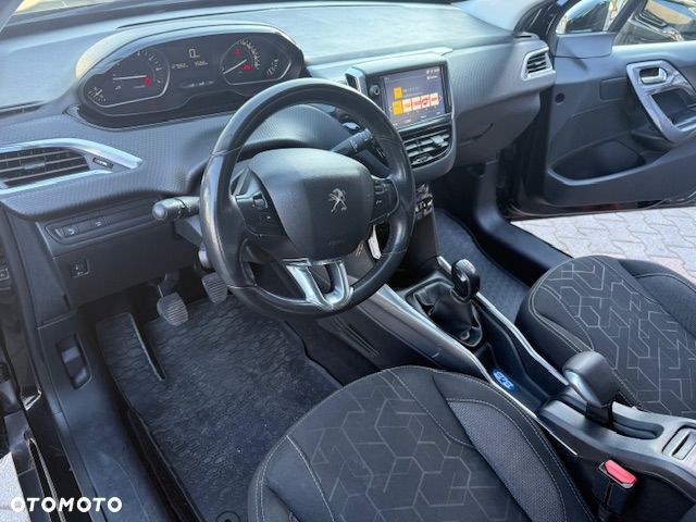 Peugeot 2008 1.2 Pure Tech Style S&S - 14