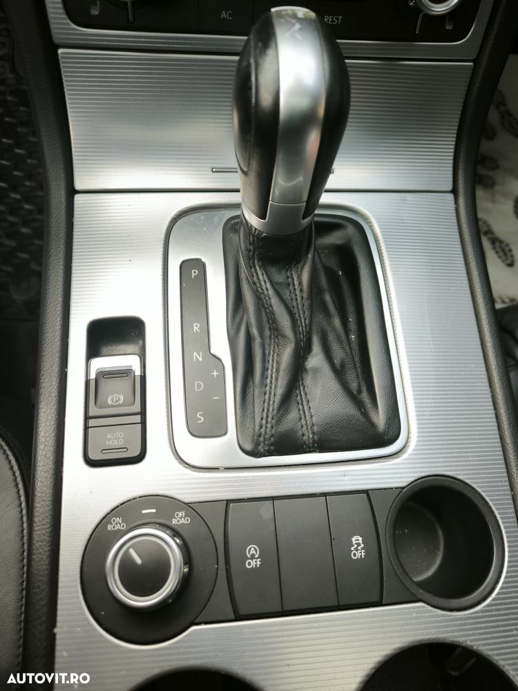 Volkswagen Touareg - 12
