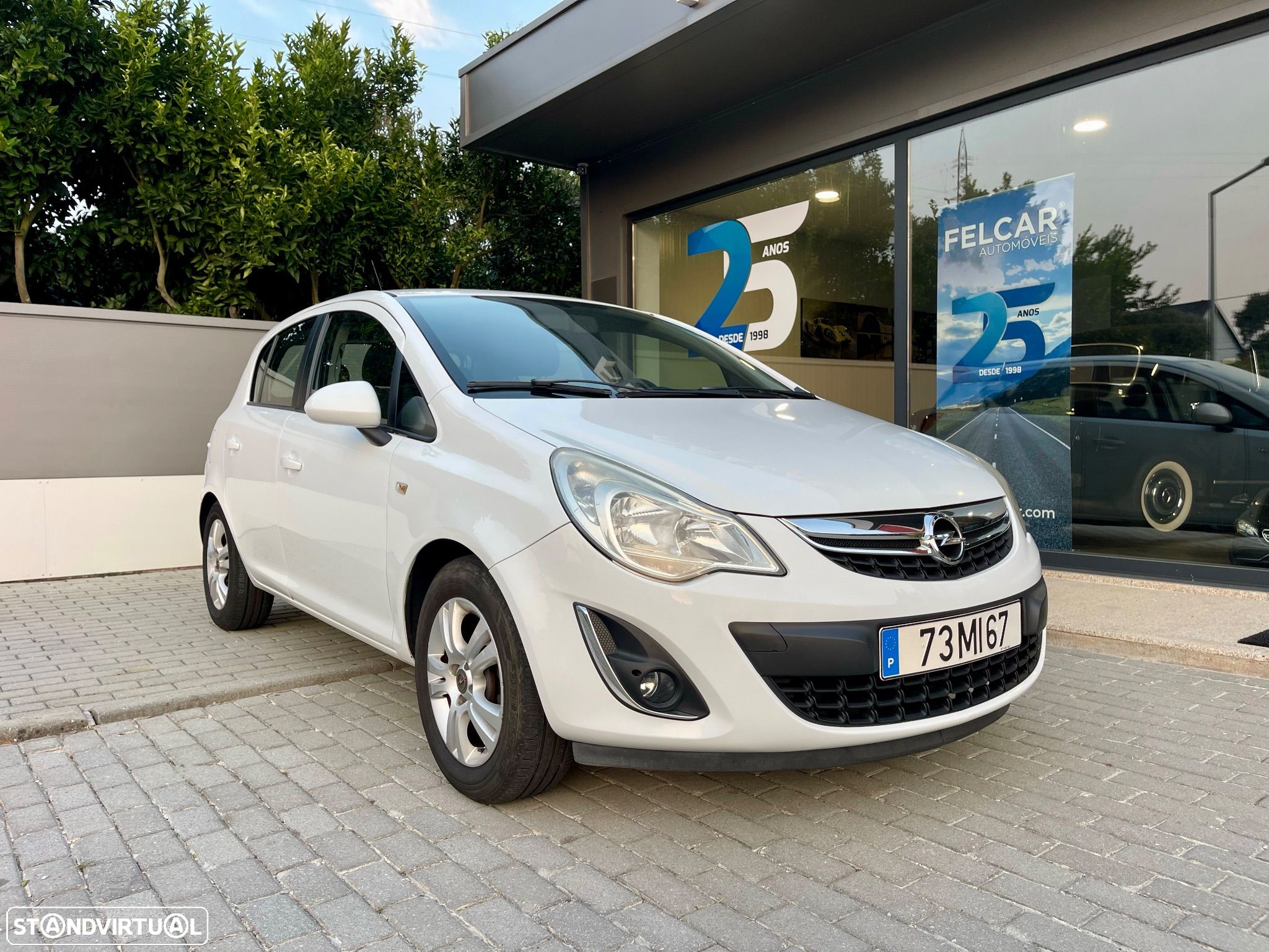 Opel Corsa 1.2 Enjoy - 1