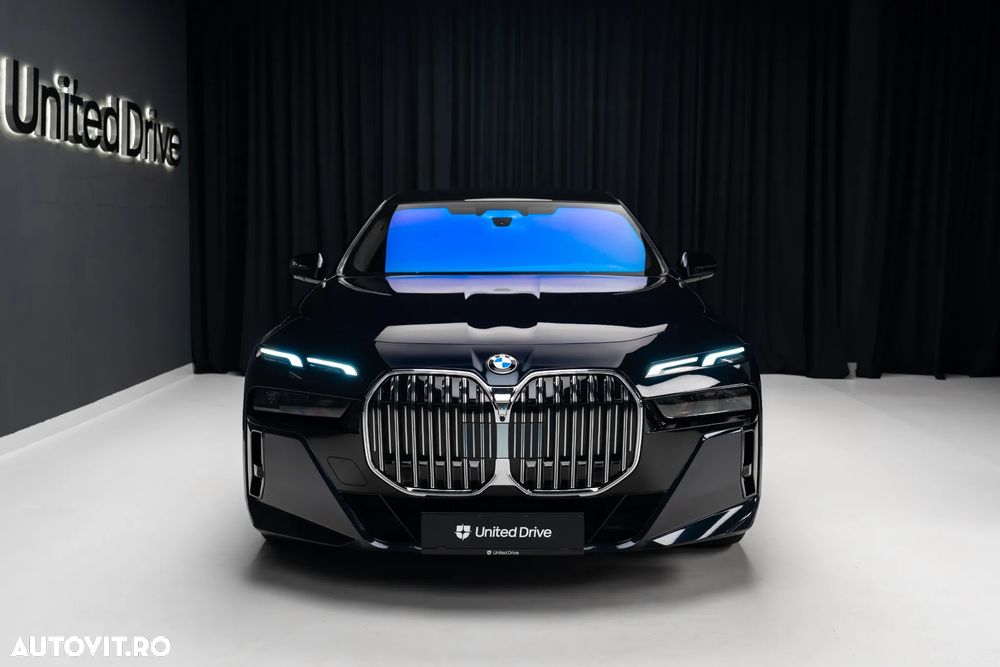 BMW Seria 7 740d xDrive MHEV - 18