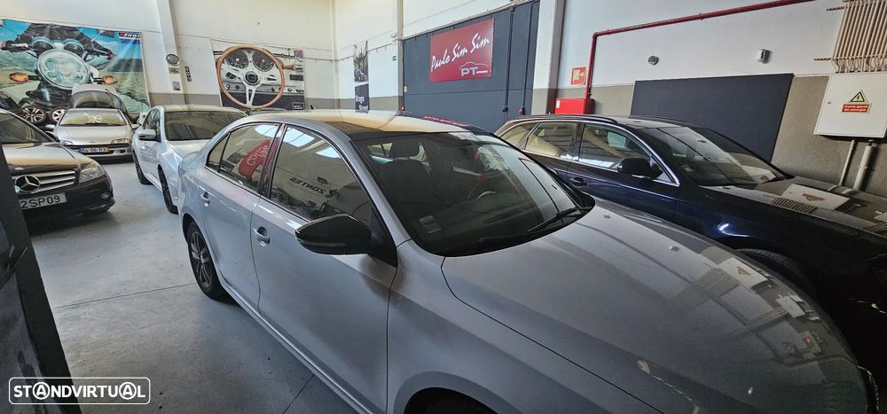 VW Jetta 2.0 TDI Confortline - 29