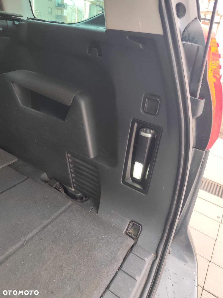 Peugeot 5008 1.6 HDi Family 7os - 9