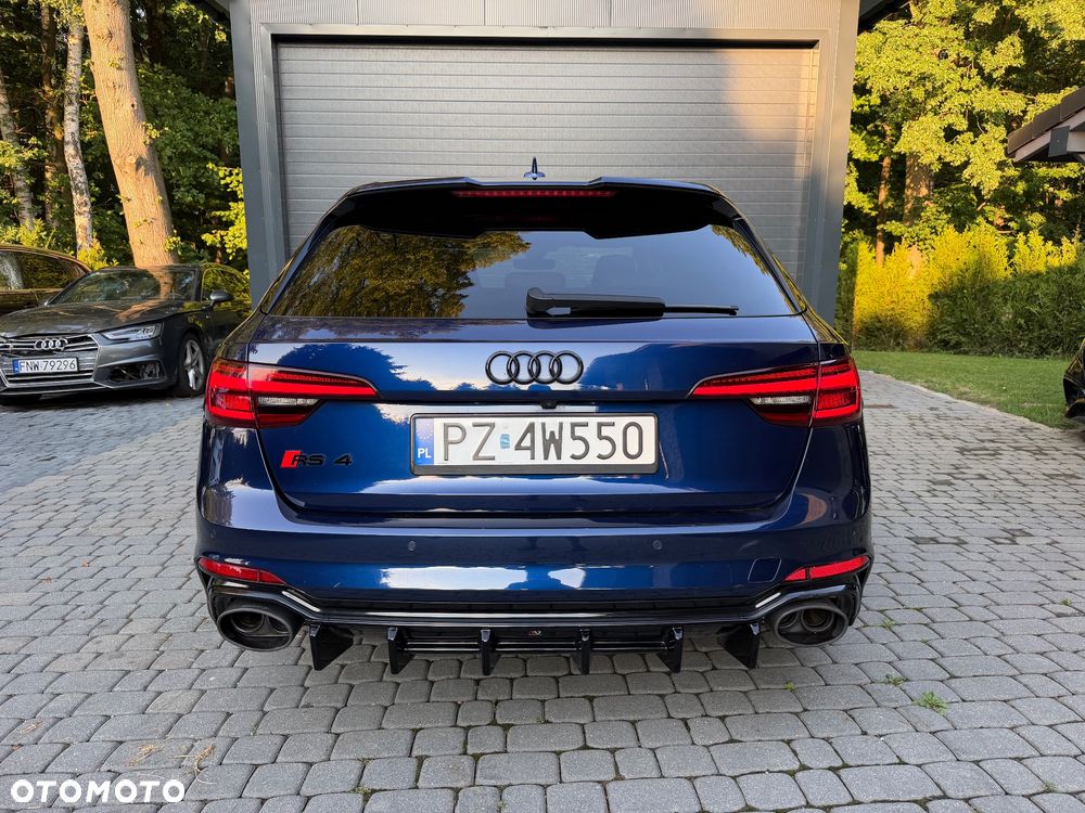 Audi RS4 Avant - 9