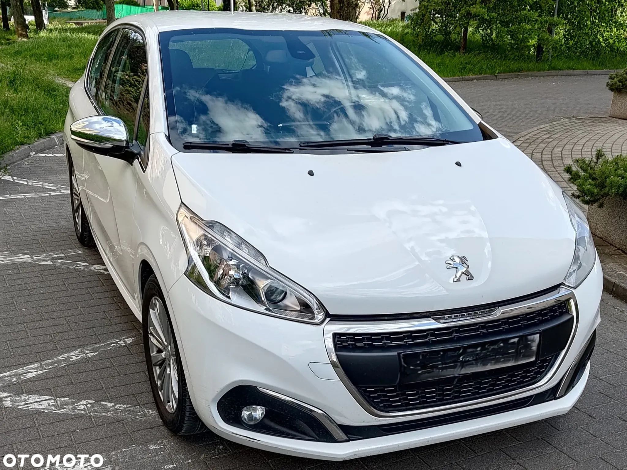 Peugeot 208 - 1