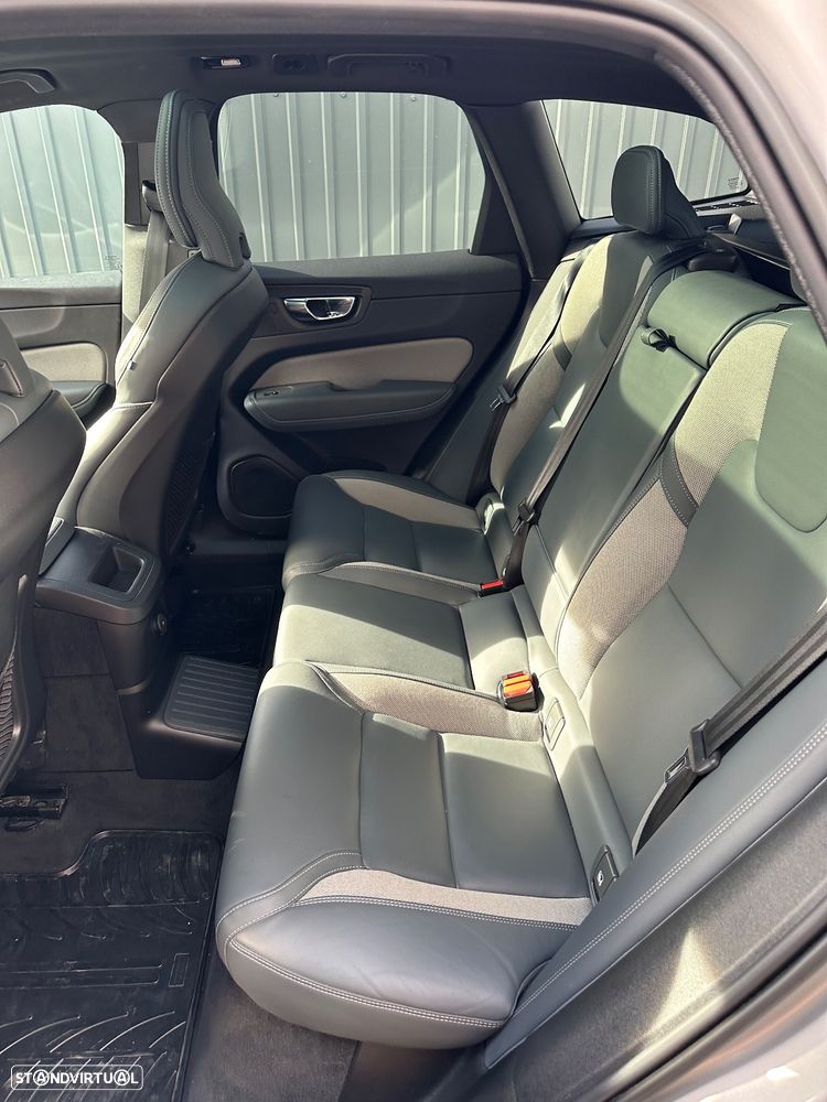 Volvo XC 60 2.0 T6 PHEV R-Design AWD - 13