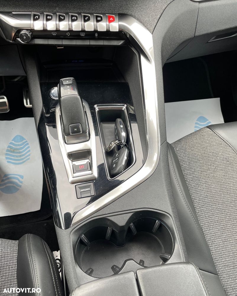 Peugeot 3008 1.2 PureTech 130 EAT8 GT - 27