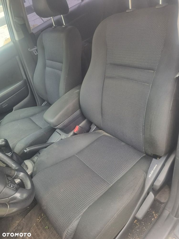 Toyota Avensis - 8