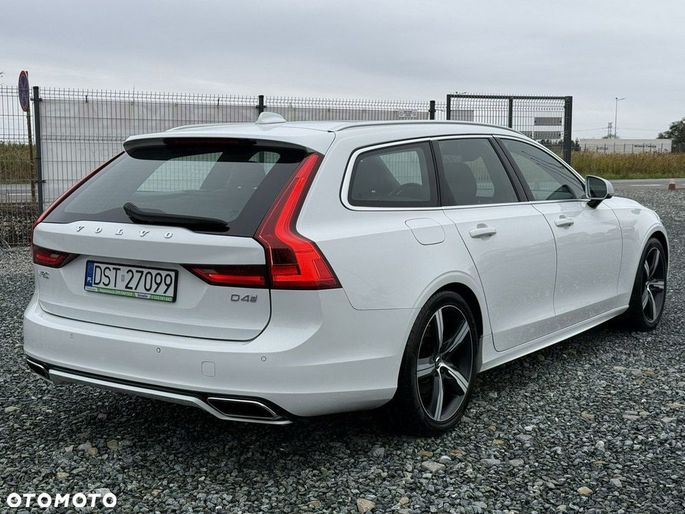 Volvo V90 D4 R-Design - 9