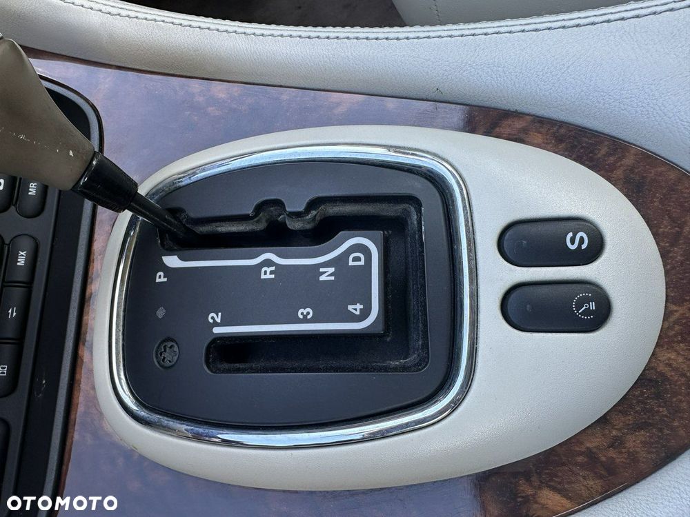 Jaguar XJ - 17