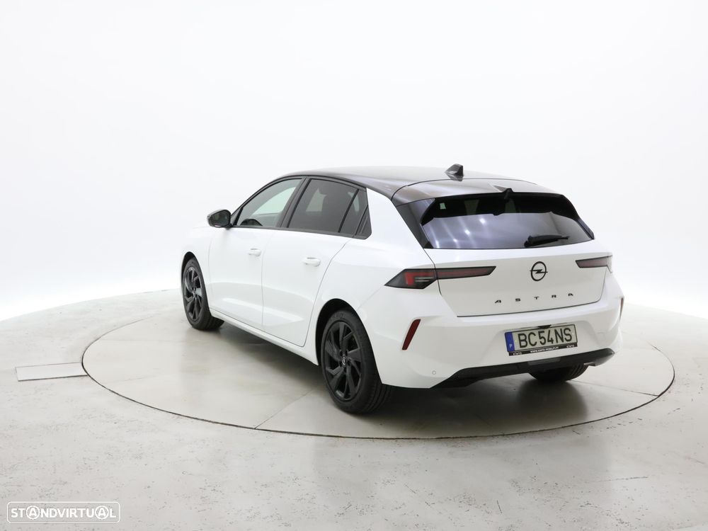 Opel Astra 1.2 T GS - 4