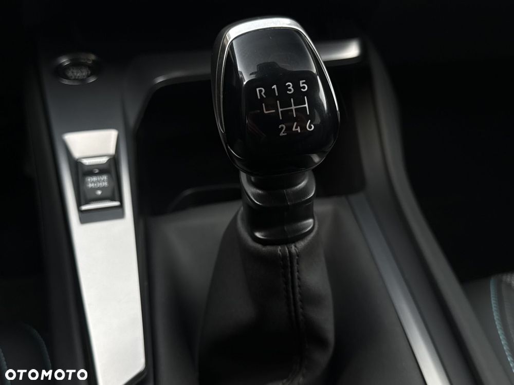 Peugeot 308 1.2 PureTech Allure S&S - 19