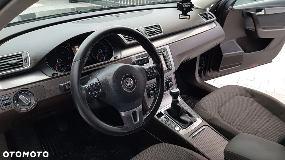 Volkswagen Passat 2.0 TDI DPF Highline - 10