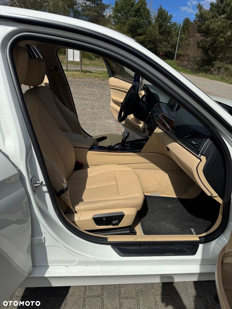BMW Seria 3 320i - 13