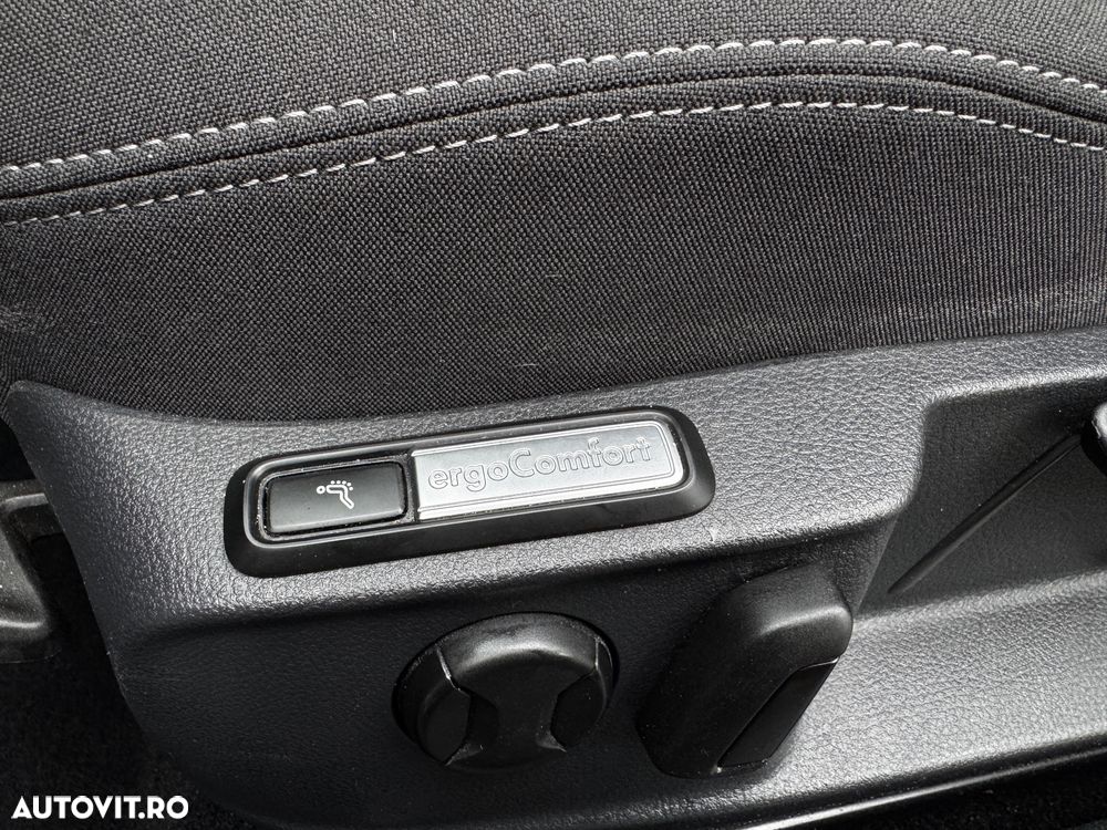 Volkswagen Passat 2.0 TDI SCR DSG Elegance - 28
