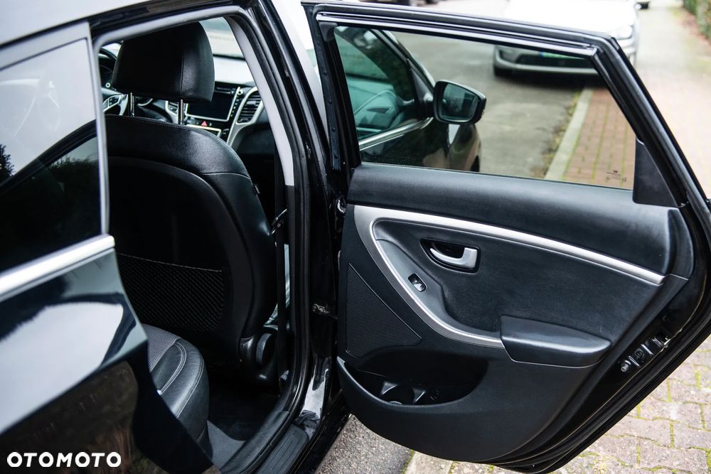 Hyundai i30 blue Kombi 1.6 GDi Passion - 23