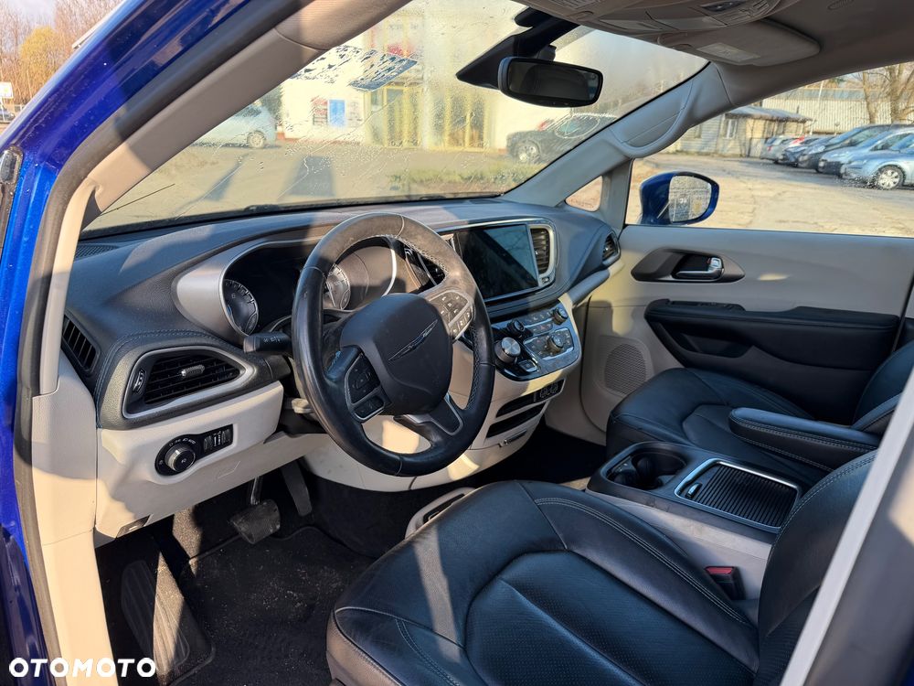 Chrysler Pacifica - 8