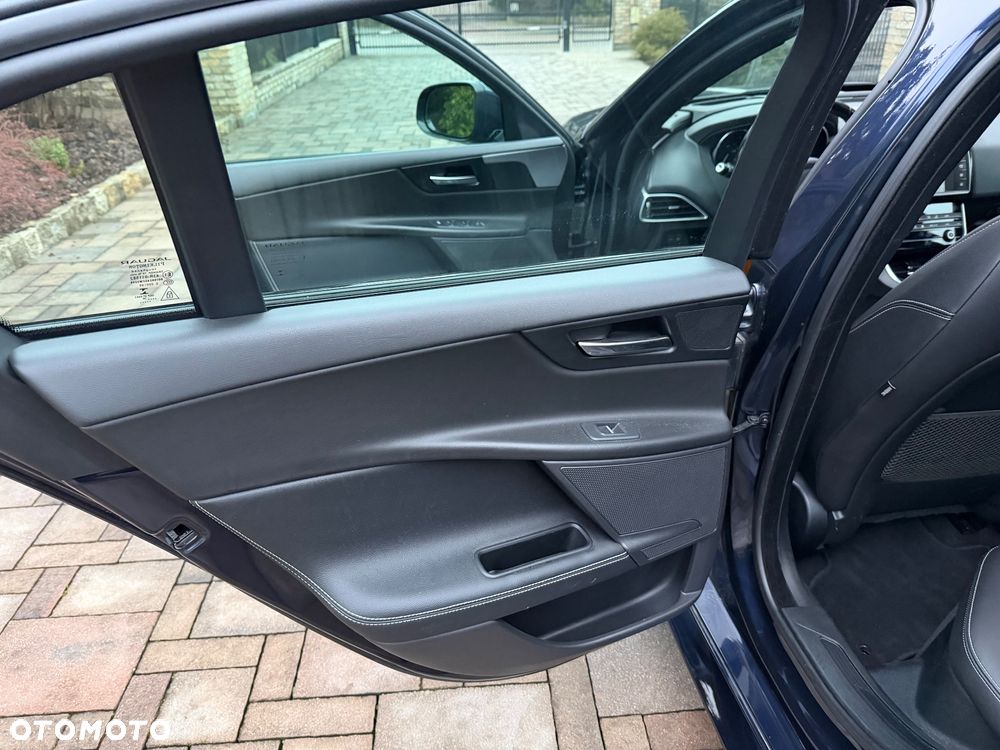 Jaguar XE 20d R-Sport - 14