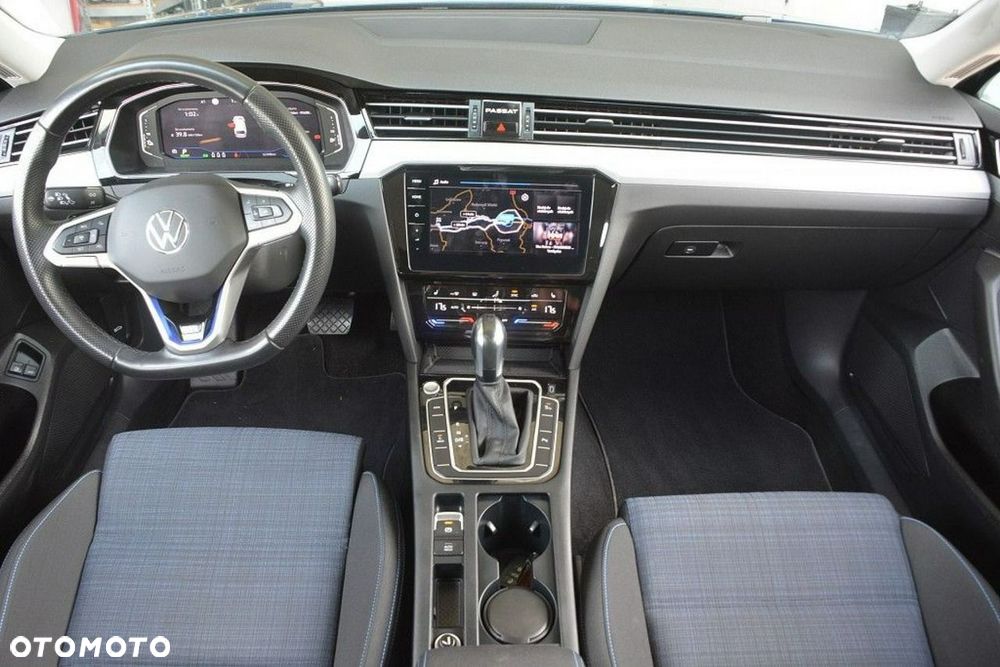 Volkswagen Passat - 12