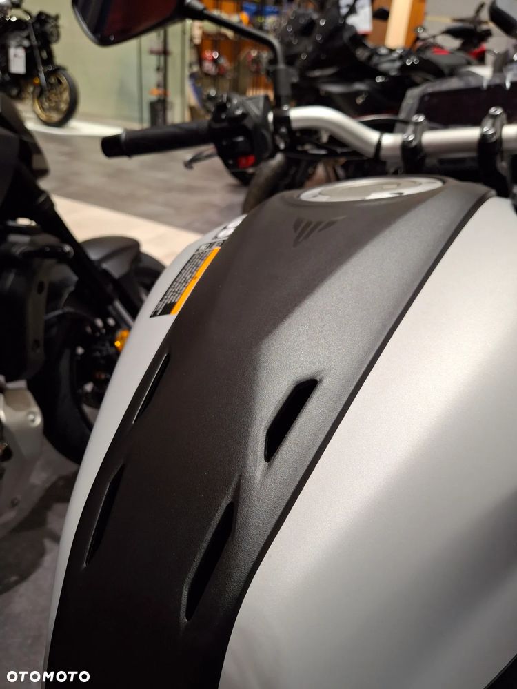 Yamaha MT - 16