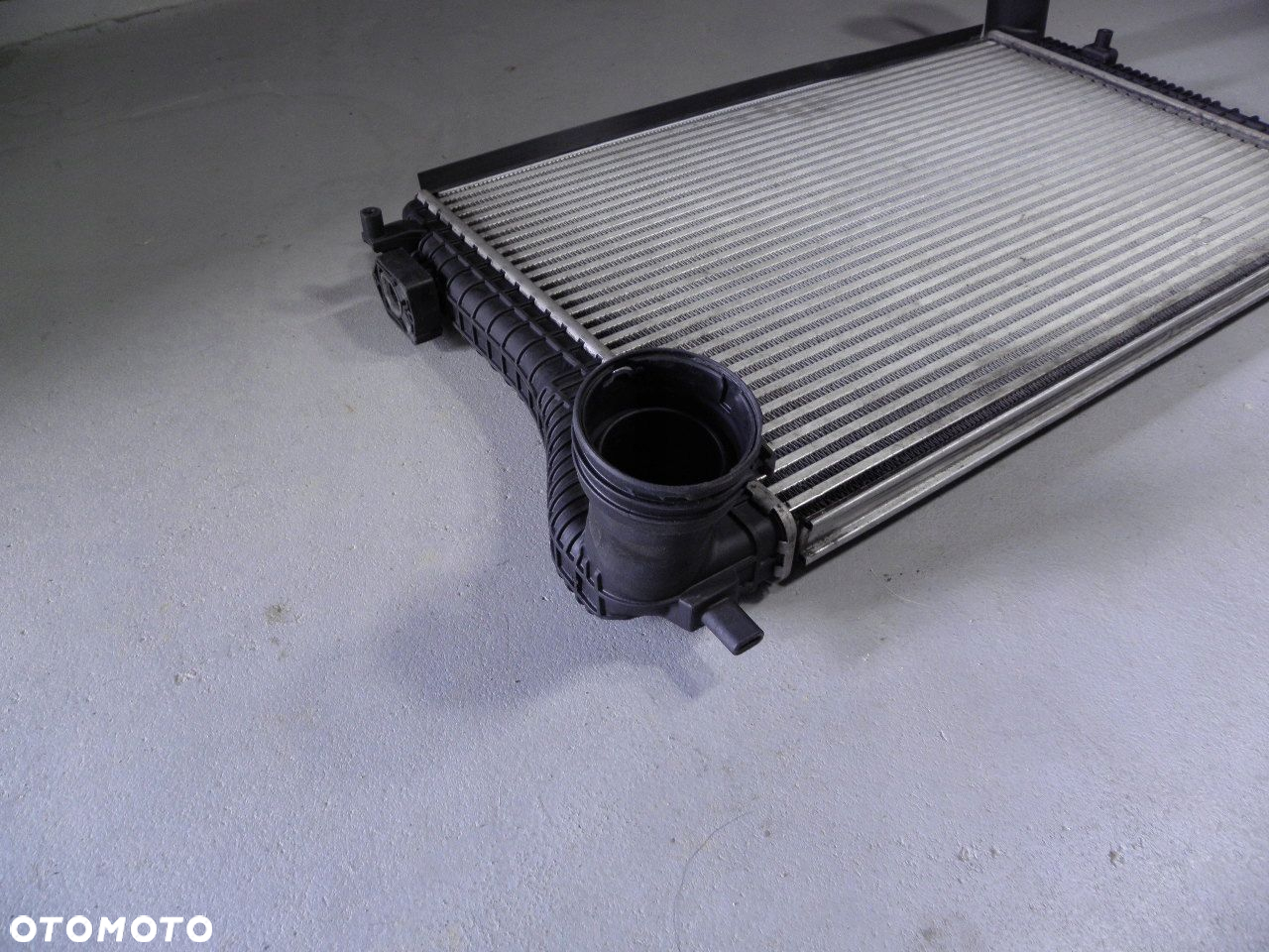 VW CADDY TDI // CHŁODNICA INTERCOOLER 1K0145927D - 2