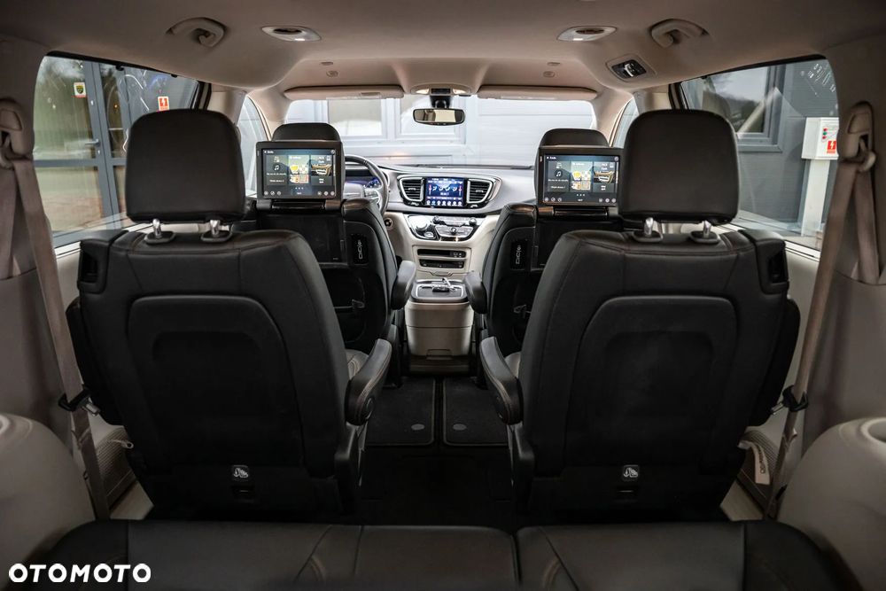 Chrysler Pacifica - 24