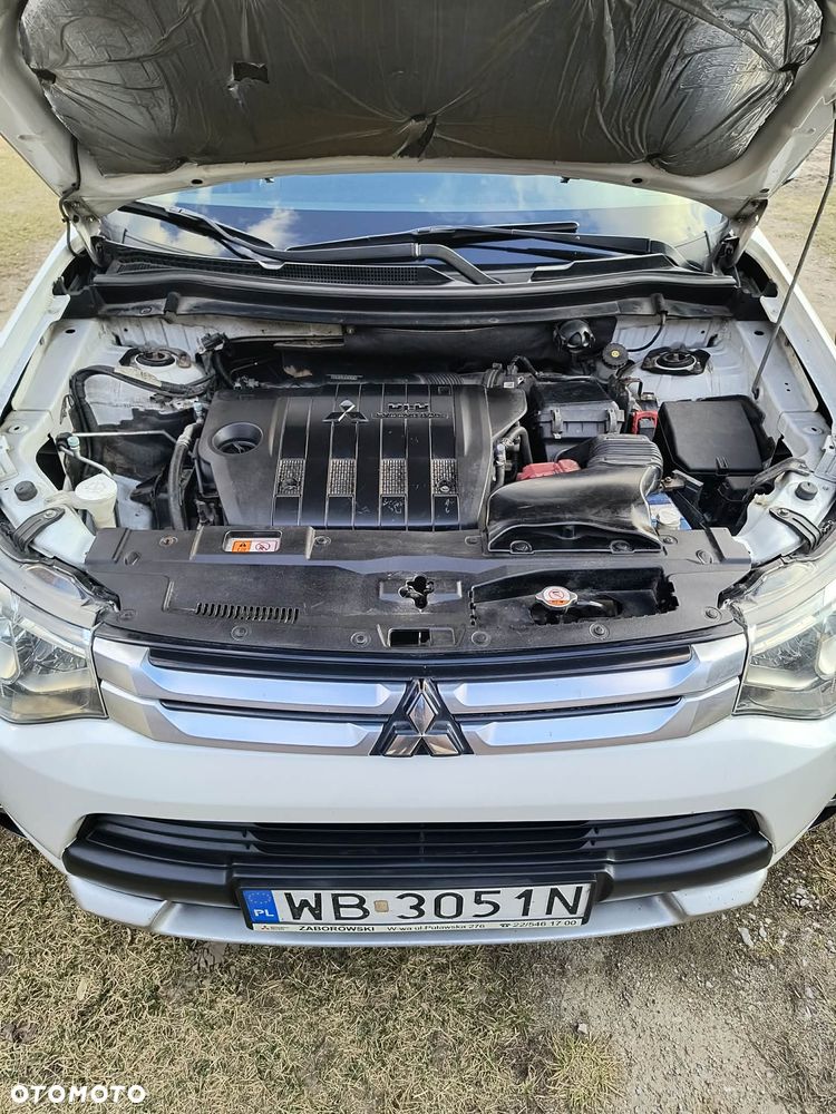 Mitsubishi Outlander 2.2 DID Instyle Navi 4WD - 23