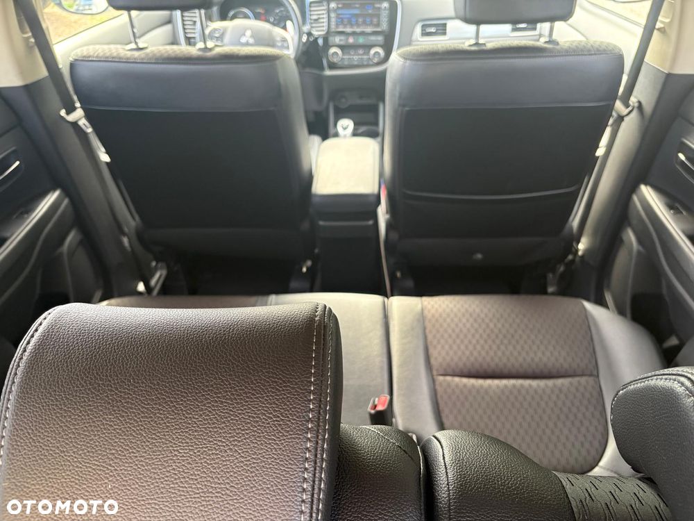Mitsubishi Outlander 2.0 4WD Plus - 17