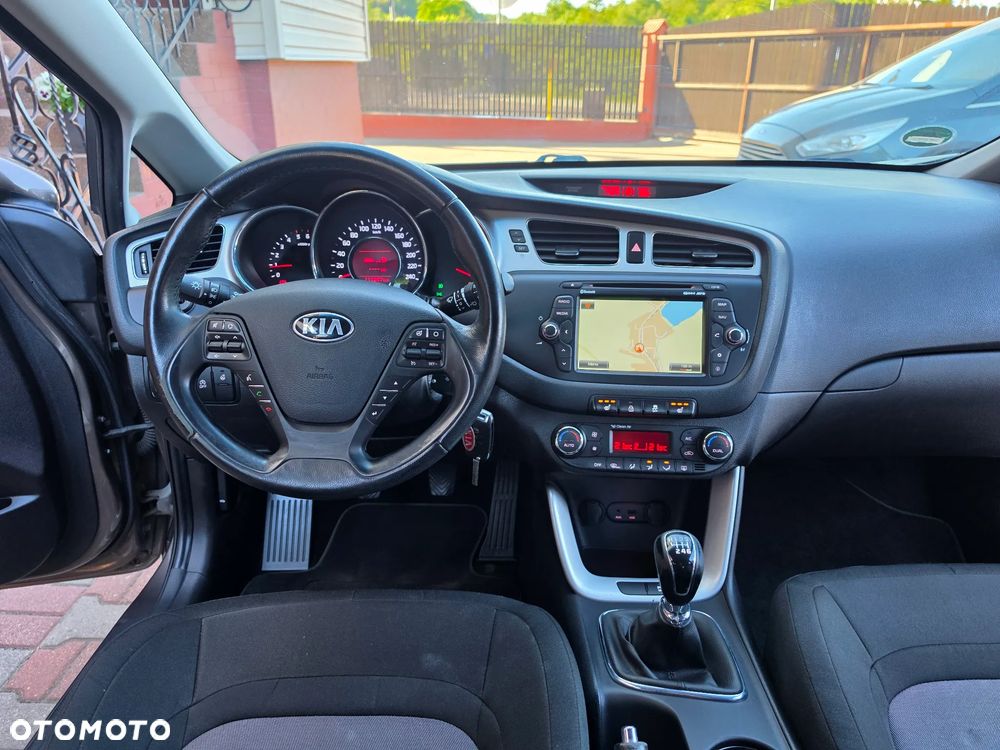Kia Ceed 1.6 CRDi 128 ISG Spirit - 28