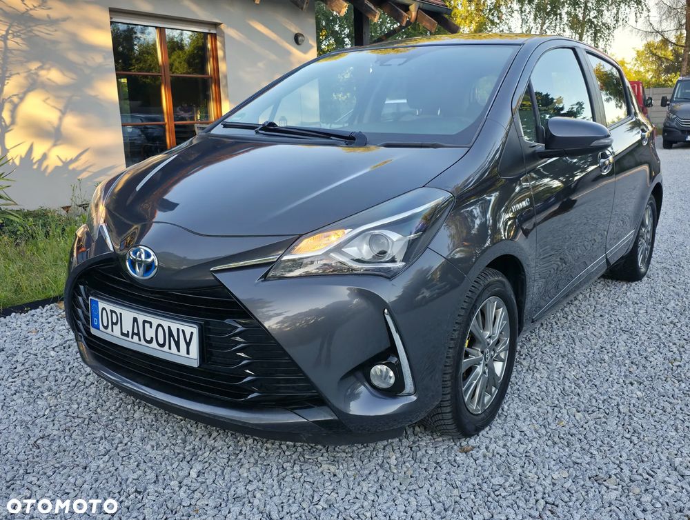 Toyota Yaris Hybrid 100 Business Edition - 1