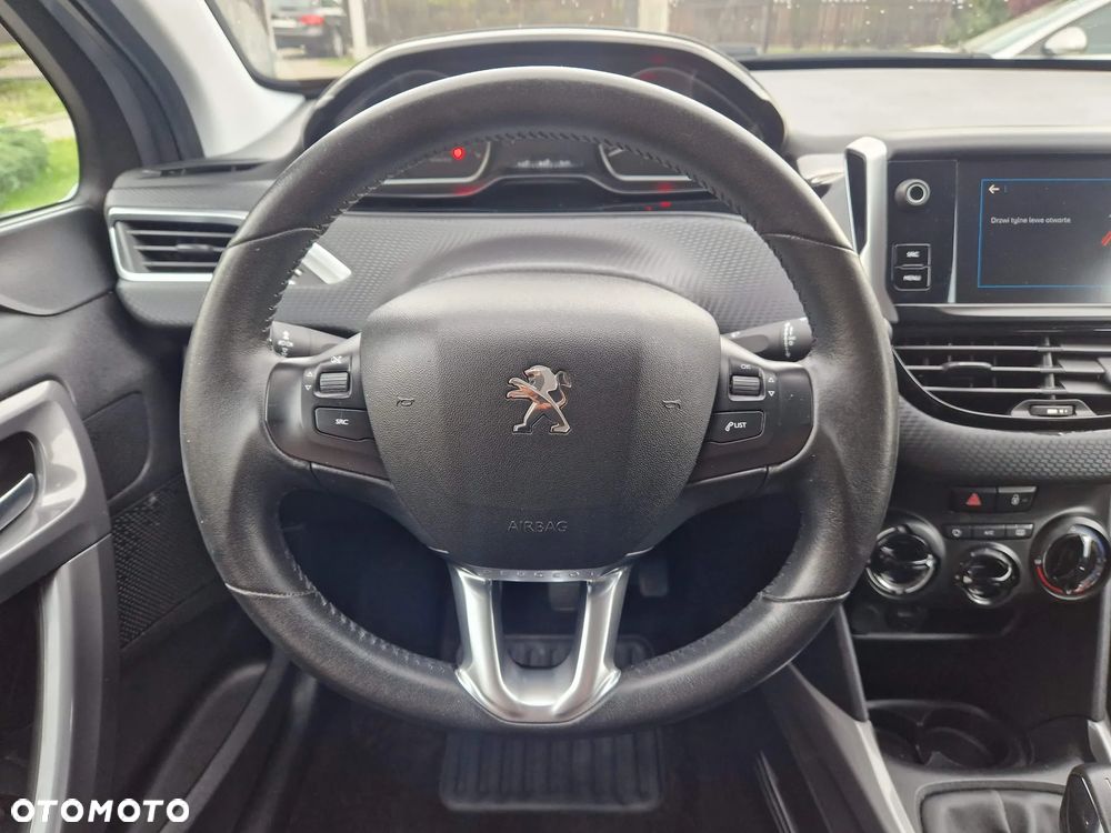 Peugeot 2008 1.2 Pure Tech Style - 21