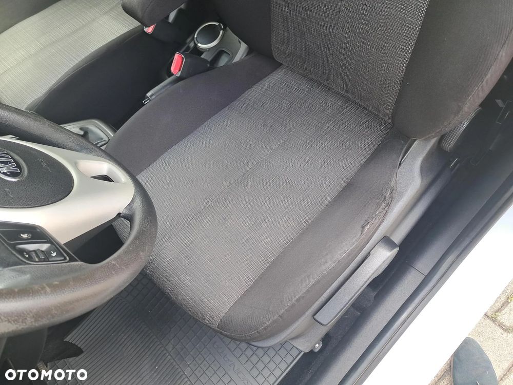 Kia Venga 1.6 L - 10