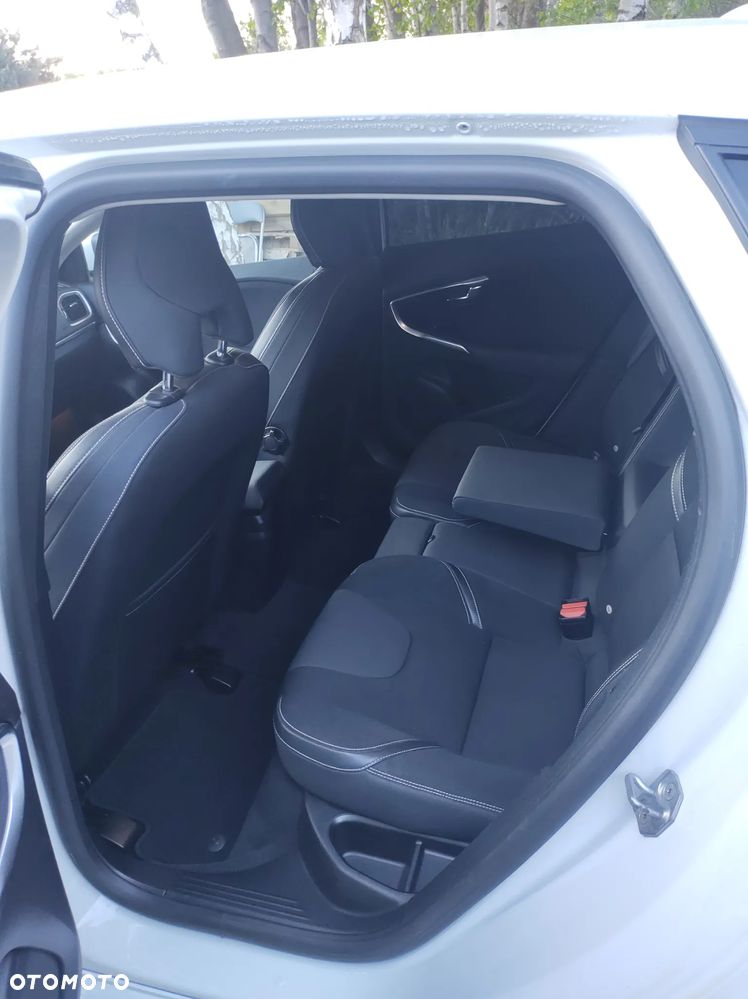 Volvo V40 D2 Drive-E Momentum - 12