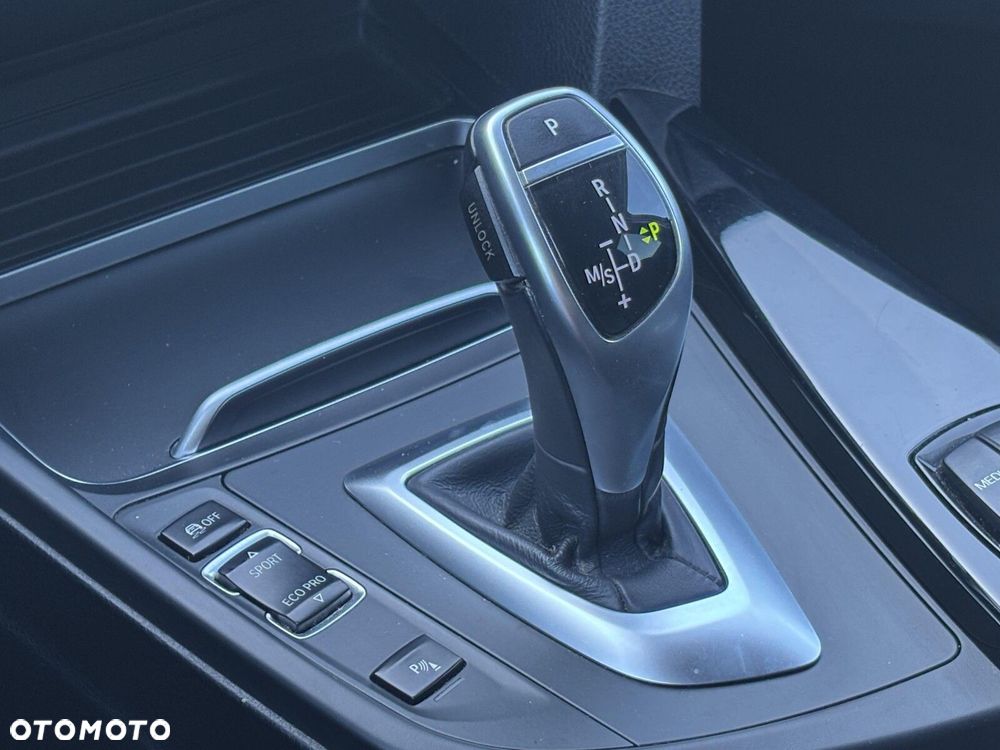 BMW Seria 3 320i GPF xDrive - 24
