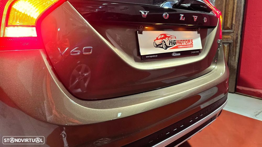 Volvo V60 Cross Country 2.0 D3 Momentum - 10