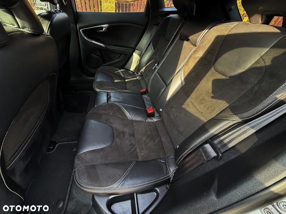 Volvo V40 D2 R Design - 33