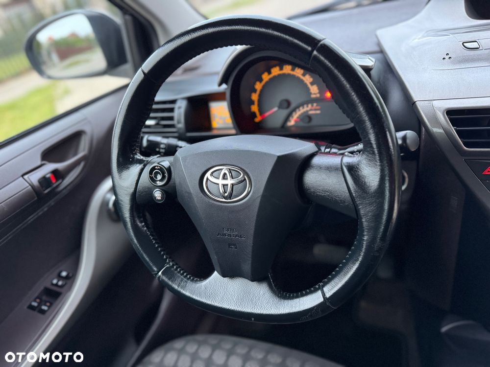 Toyota iQ 1.0 Multidrive + - 35