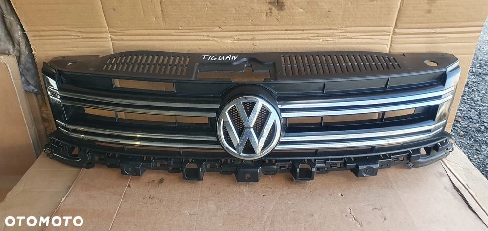 Atrapa grill emblemat VW TIGUAN I Lift - 1