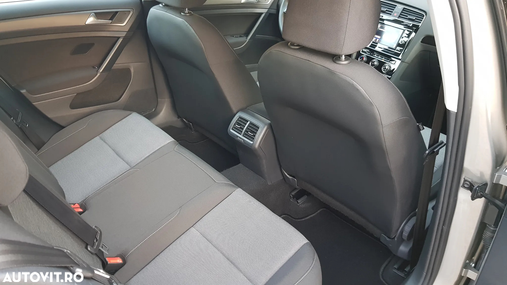 Volkswagen Golf - 20