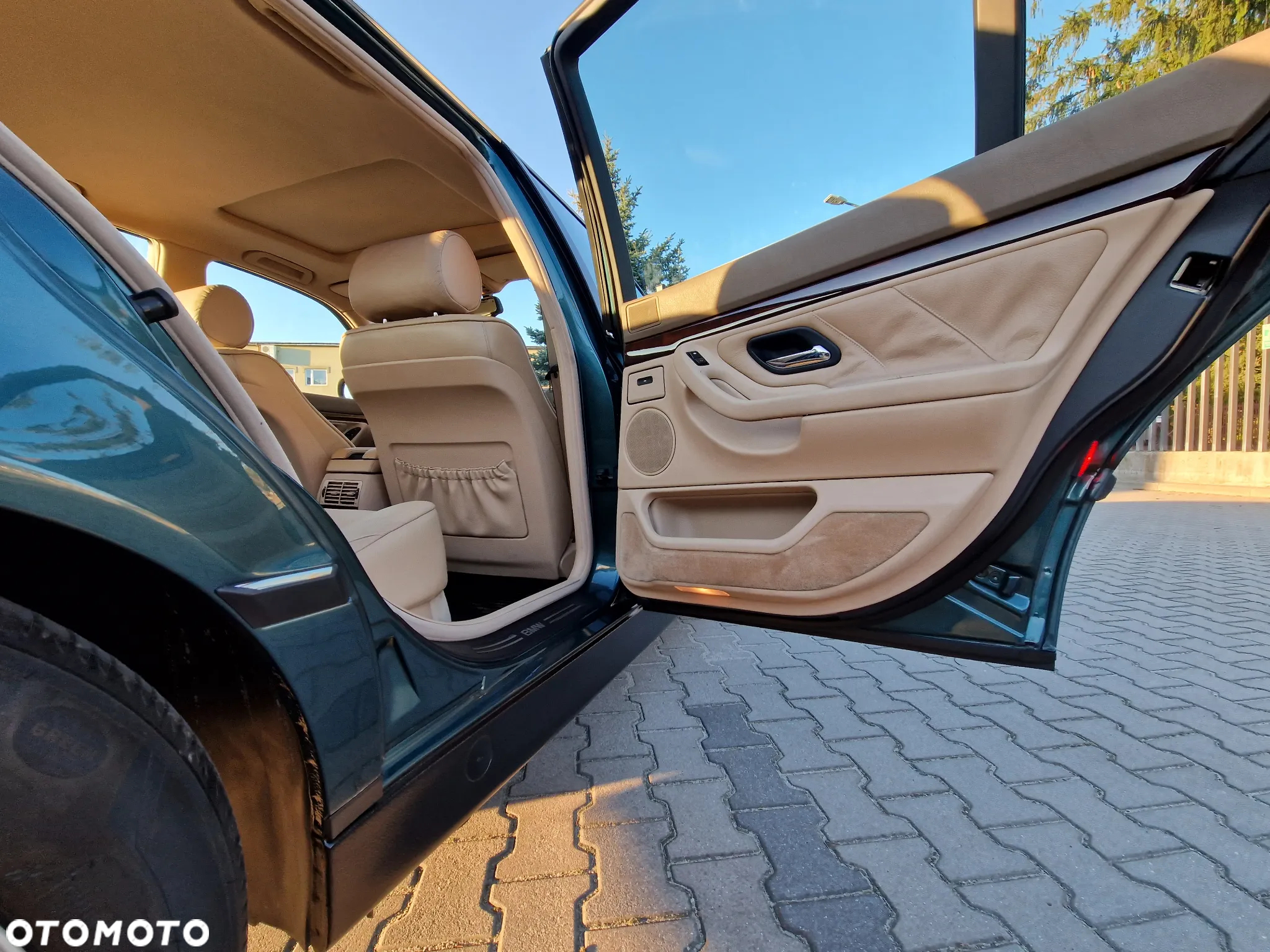BMW Seria 7 740i V8 - 12
