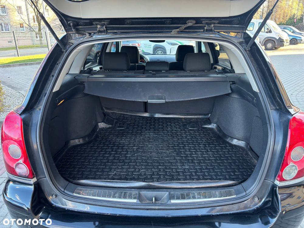 Toyota Avensis 1.8 VVT-i Executive - 27