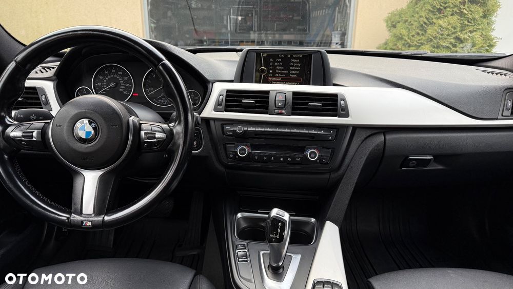 BMW Seria 3 320i xDrive - 13