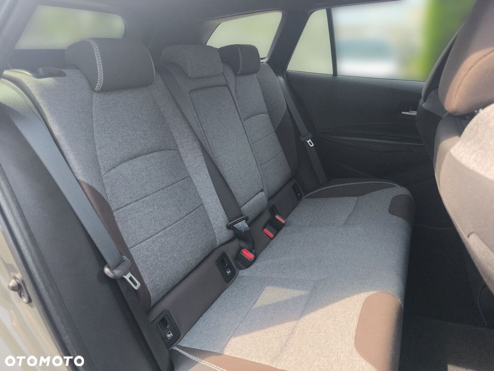 Toyota Corolla 2.0 Hybrid Trek - 12