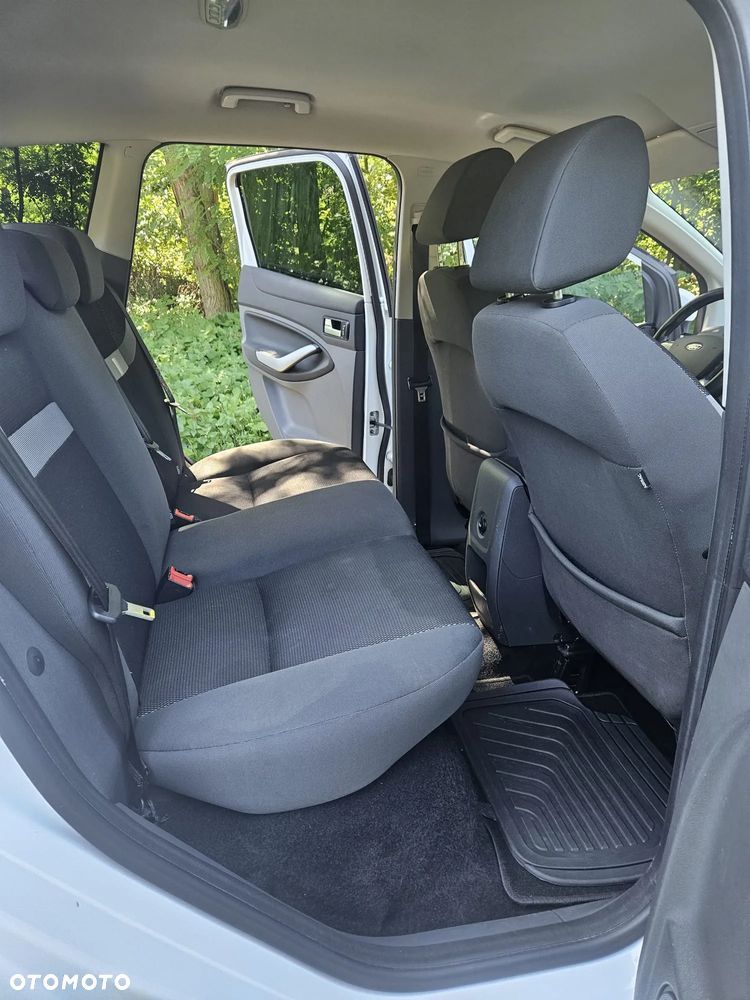 Ford Kuga - 11