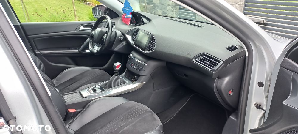 Peugeot 308 1.2 PureTech Allure S&S - 18