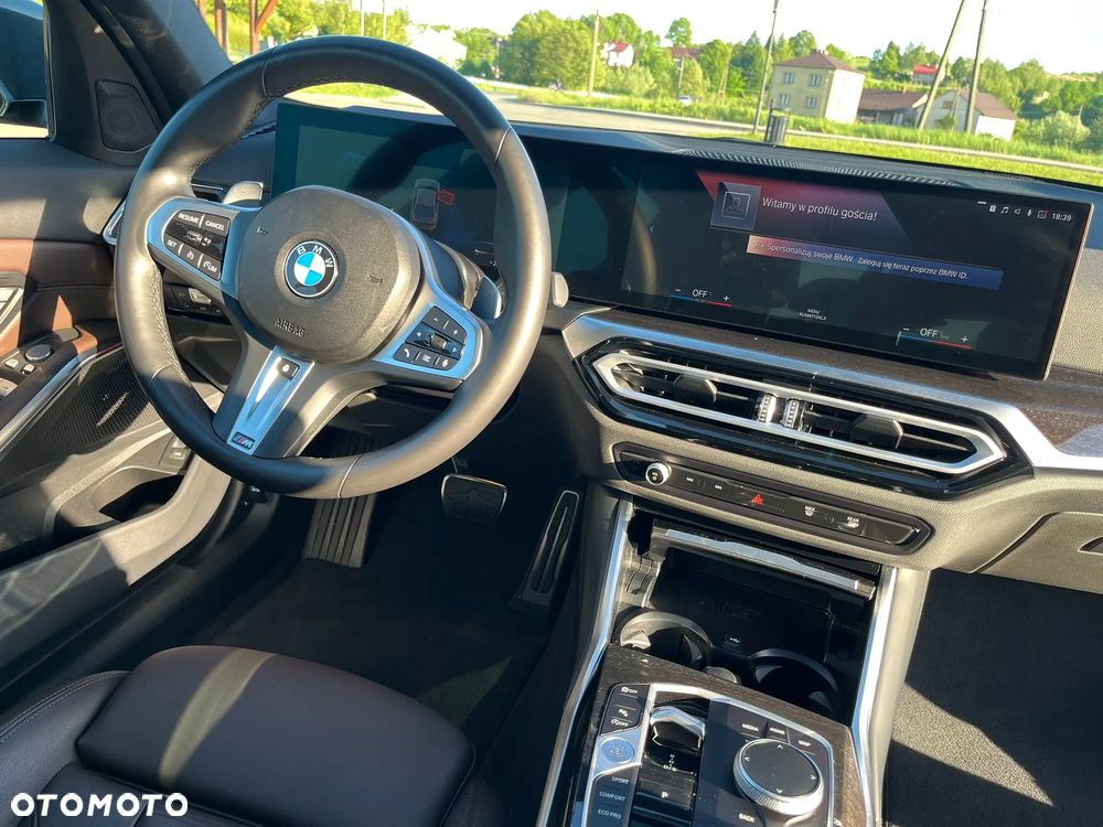 BMW Seria 3 330i M Sport - 34