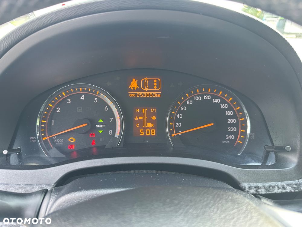 Toyota Avensis 1.6 Life - 18