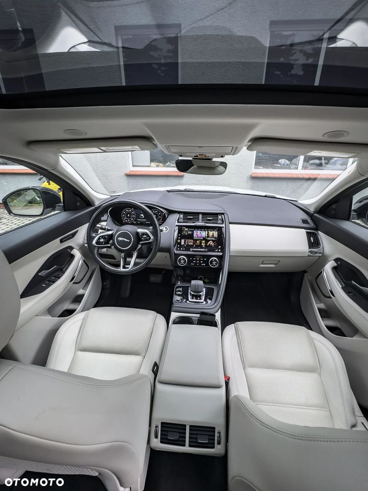 Jaguar E-Pace P250 AWD R-Dynamic - 7