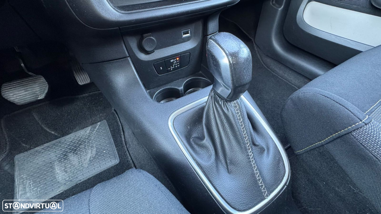 Citroën C3 1.2 PureTech Shine EAT6 - 21